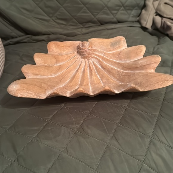 Vintage tan faux wood large seashell decor bowl - Picture 3 of 9